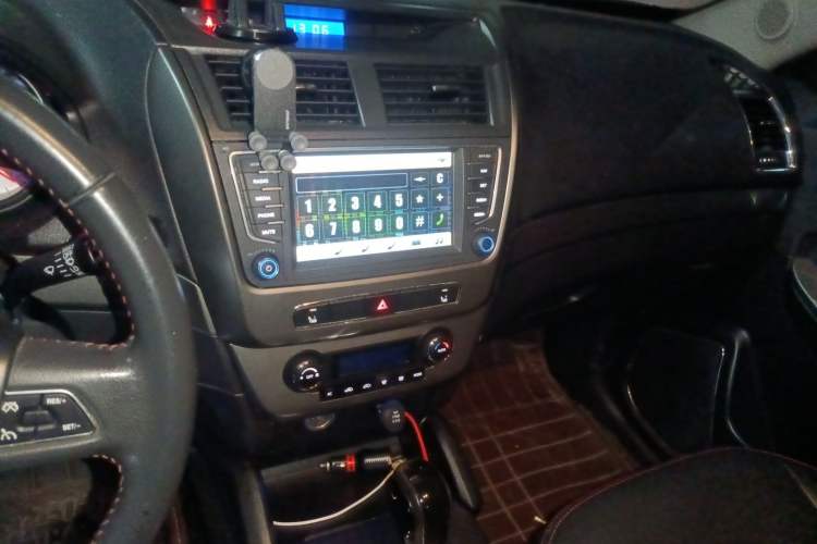 Used Geely Auto GX7 2014 2.0L Automatic Prestige Edition Audio And AC Panel