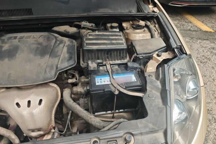 Used Geely Auto GX7 2014 2.0L Automatic Prestige Edition Engine Bay Left