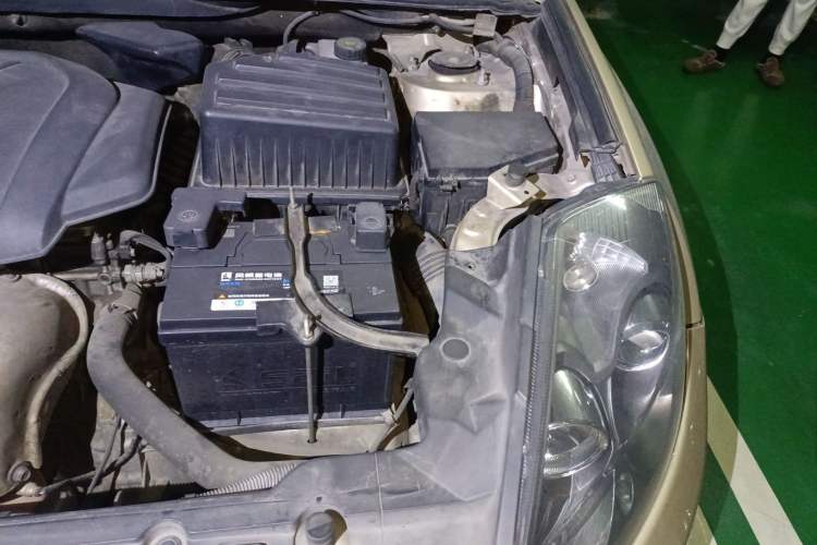 Used Geely Auto GX7 2014 2.0L Automatic Prestige Edition Engine Bay Left