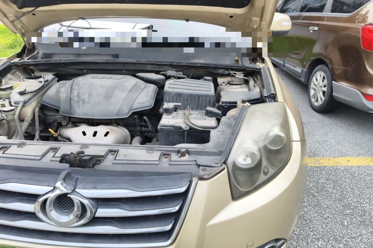 Used Geely Auto GX7 2014 2.0L Automatic Prestige Edition Engine Bay Left