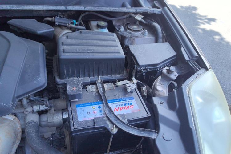Used Geely Auto GX7 2014 2.0L Automatic Prestige Edition Engine Bay Left