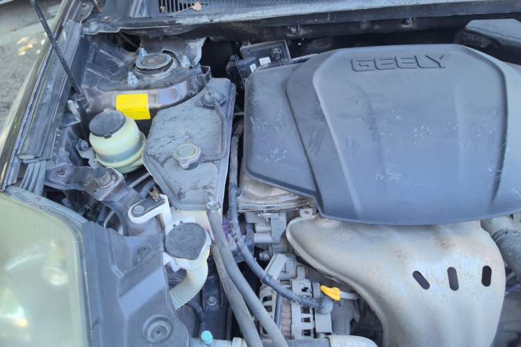 Used Geely Auto GX7 2014 2.0L Automatic Prestige Edition Engine Bay Right