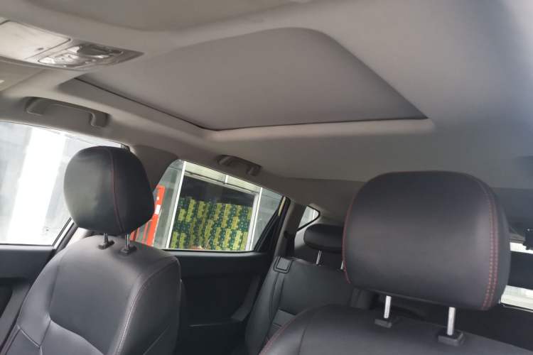 Used Geely Auto GX7 2014 1.8L Manual Elite Model Interior 5