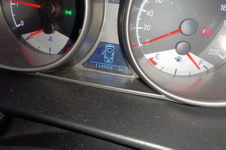 Used Geely Auto GX7 2014 2.0L Automatic Prestige Edition Odometer Close Up