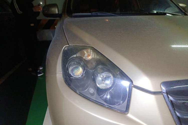 Used Geely Auto GX7 2014 2.0L Automatic Prestige Edition Right Front Headlight