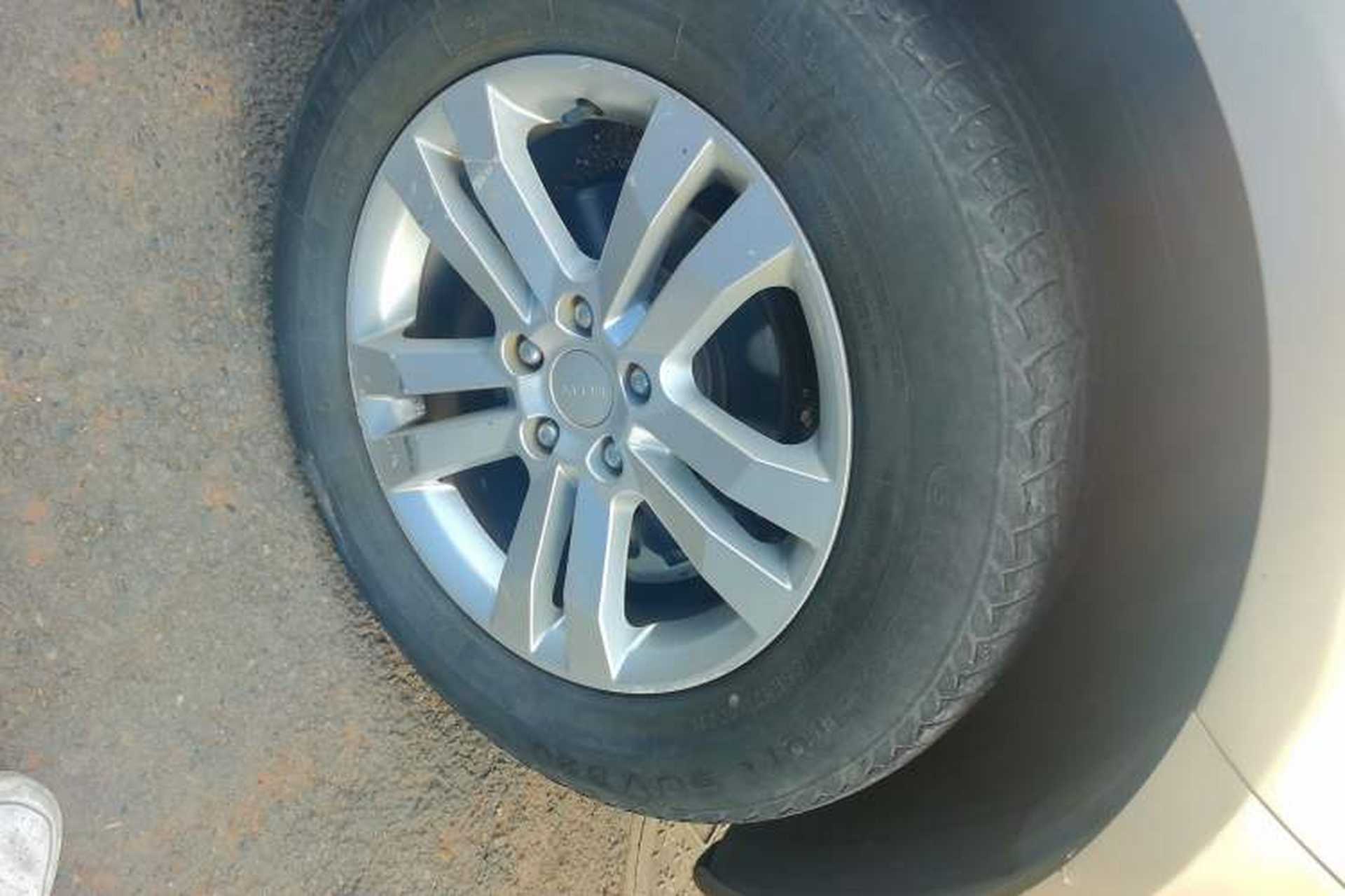 Used Geely Auto GX7 2014 2.0L Automatic Prestige Edition Right Front Wheel Hub