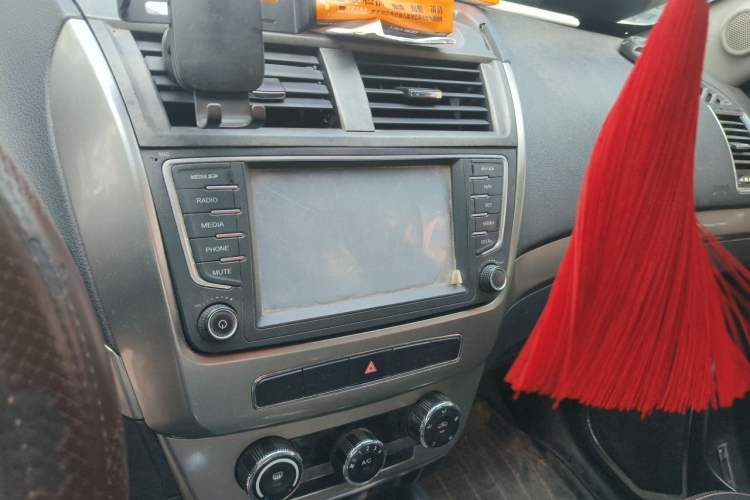 Used Geely Auto GX7 2014 1.8L Manual Value Edition Audio And AC Panel
