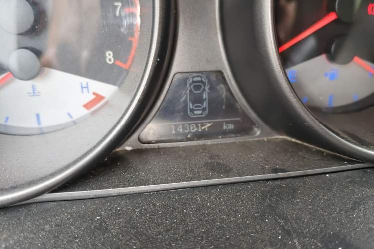 Used Geely Auto GX7 2014 2.0L Automatic Value Edition Odometer Close Up