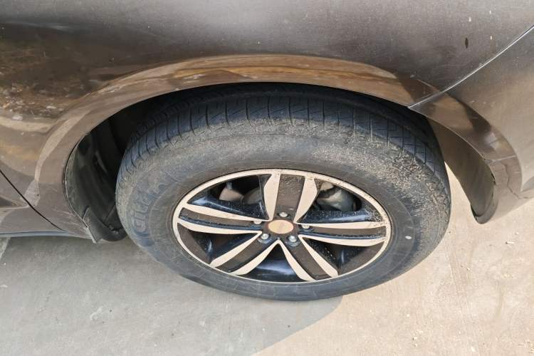 Used Geely Auto GX7 2014 2.0L Automatic Value Edition Right Front Wheel Hub