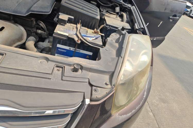 Used Geely Auto GX7 2014 2.0L Automatic Prestige Edition Engine Bay Left