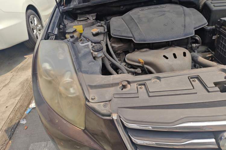 Used Geely Auto GX7 2014 2.0L Automatic Prestige Edition Engine Bay Right