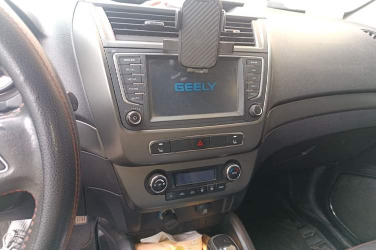 Used Geely Auto GX7 2014 2.0L Automatic Prestige Edition Audio And AC Panel