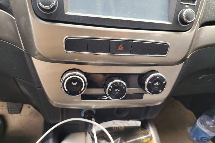 Used Geely Auto GX7 2014 1.8L Manual Value Edition Audio And AC Panel