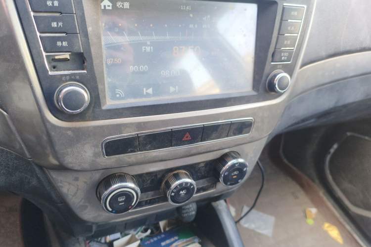 Used Geely Auto GX7 2014 1.8L Manual Value Edition Audio And AC Panel