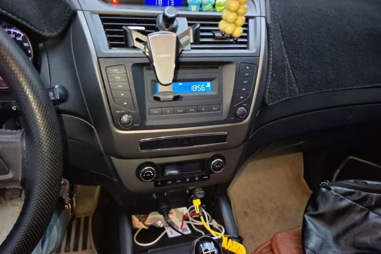 Used Geely Auto GX7 2014 1.8L Manual Elite Model Audio And AC Panel