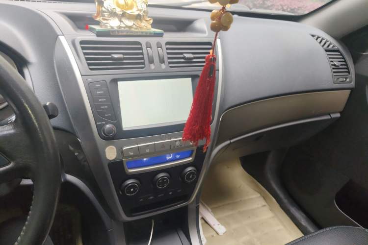 Used Geely Auto GX7 2014 2.0L Manual Luxury Version Audio And AC Panel