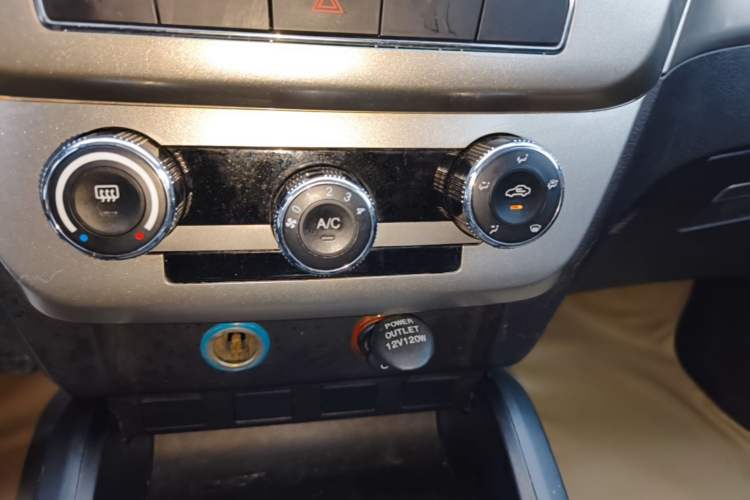 Used Geely Auto GX7 2014 1.8L Manual Value Edition Audio And AC Panel
