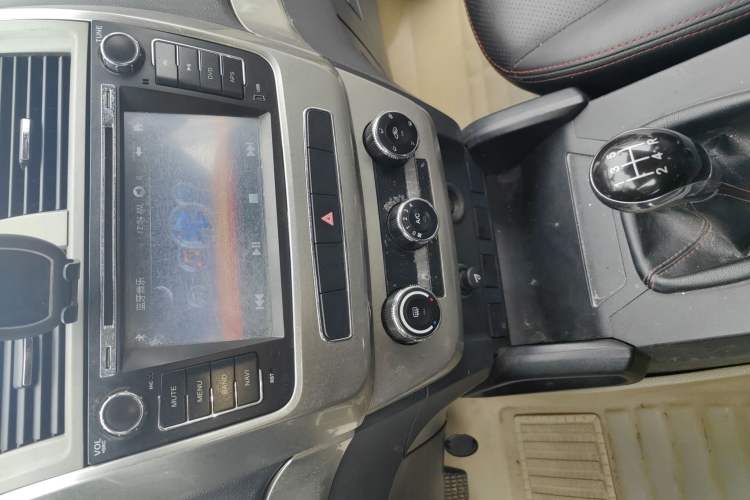 Used Geely Auto GX7 2014 1.8L Manual Value Edition Audio And AC Panel