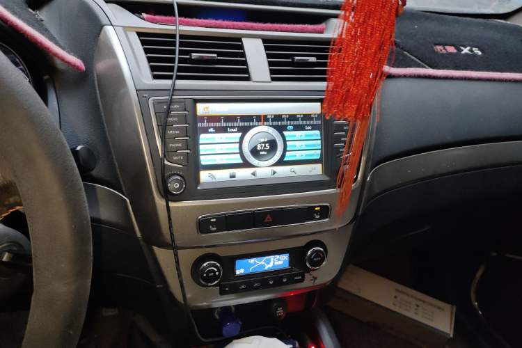 Used Geely Auto GX7 2014 2.0L Automatic Prestige Version China V Standard Audio And AC Panel