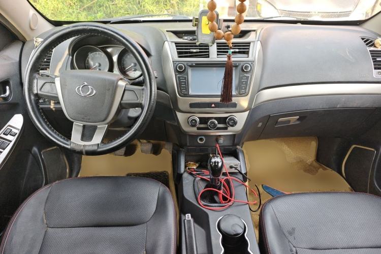 Used Geely Auto GX7 2014 1.8L Manual Value-Added Sunroof Edition Center Console