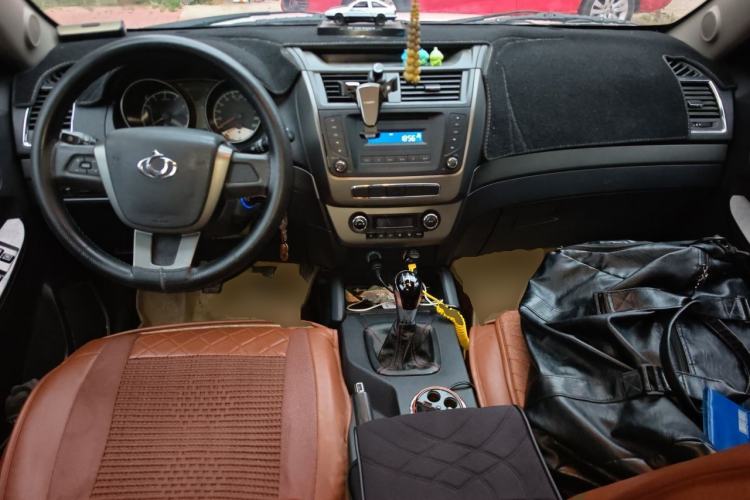 Used Geely Auto GX7 2014 1.8L Manual Elite Model Center Console