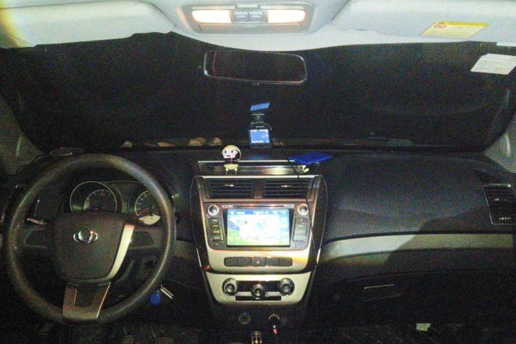 Used Geely Auto GX7 2014 1.8L Manual Value-Added Sunroof Edition Center Console