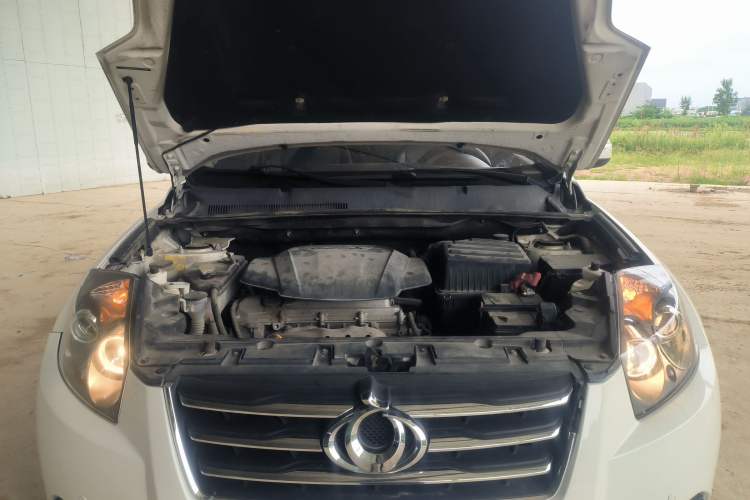 Used Geely Auto GX7 2014 2.0L Manual Luxury Version Engine Bay