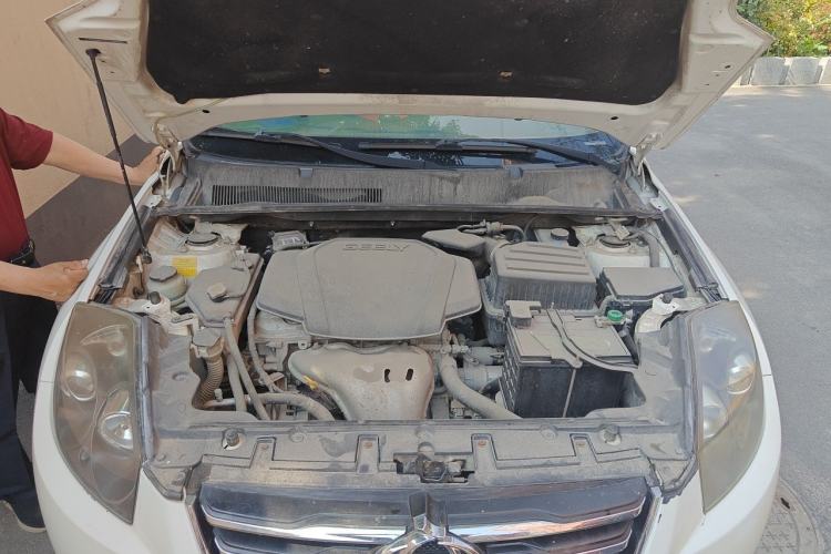 Used Geely Auto GX7 2014 2.4L Automatic Prestige Edition Engine Bay