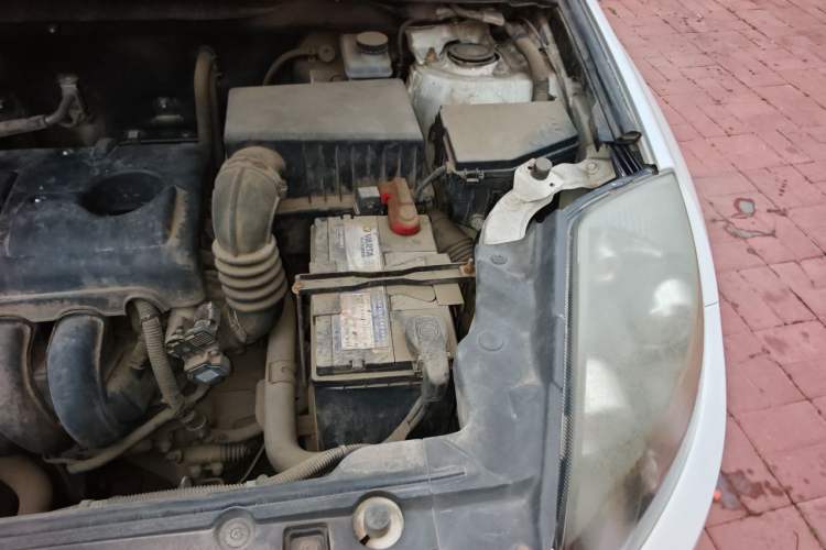 Used Geely Auto GX7 2014 1.8L Manual Elite Model Engine Bay Left
