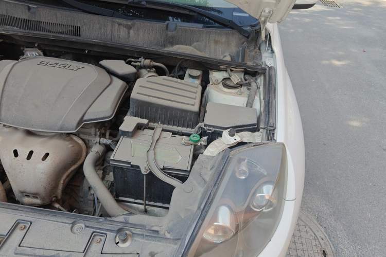 Used Geely Auto GX7 2014 2.4L Automatic Prestige Edition Engine Bay Left