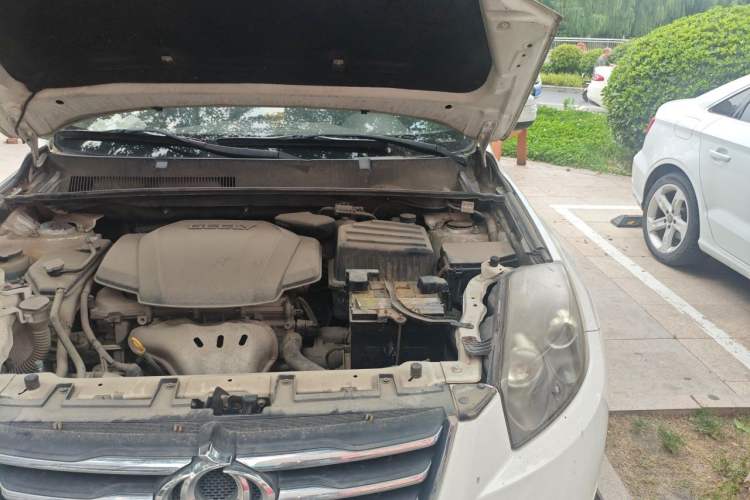 Used Geely Auto GX7 2014 2.0L Automatic Value Edition Engine Bay Left