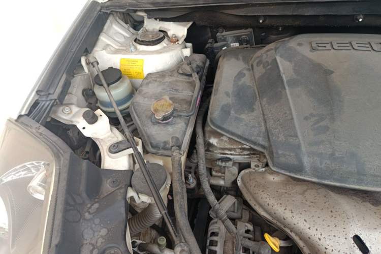 Used Geely Auto GX7 2014 2.0L Automatic Prestige Edition Engine Bay Right