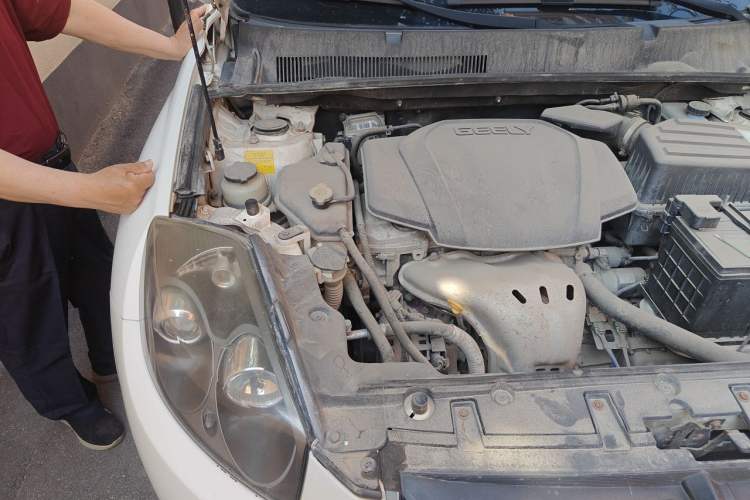Used Geely Auto GX7 2014 2.4L Automatic Prestige Edition Engine Bay Right