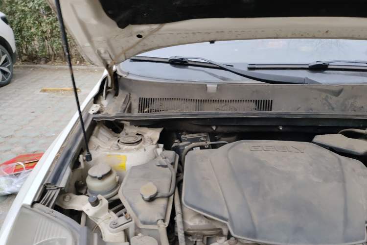 Used Geely Auto GX7 2014 2.0L Automatic Prestige Version China V Standard Engine Bay Right