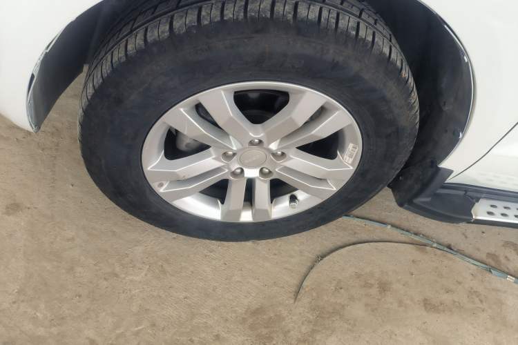 Used Geely Auto GX7 2014 2.0L Manual Luxury Version Left Front Wheel Hub