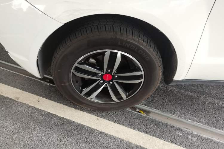 Used Geely Auto GX7 2014 2.0L Automatic Prestige Edition Left Front Wheel Hub