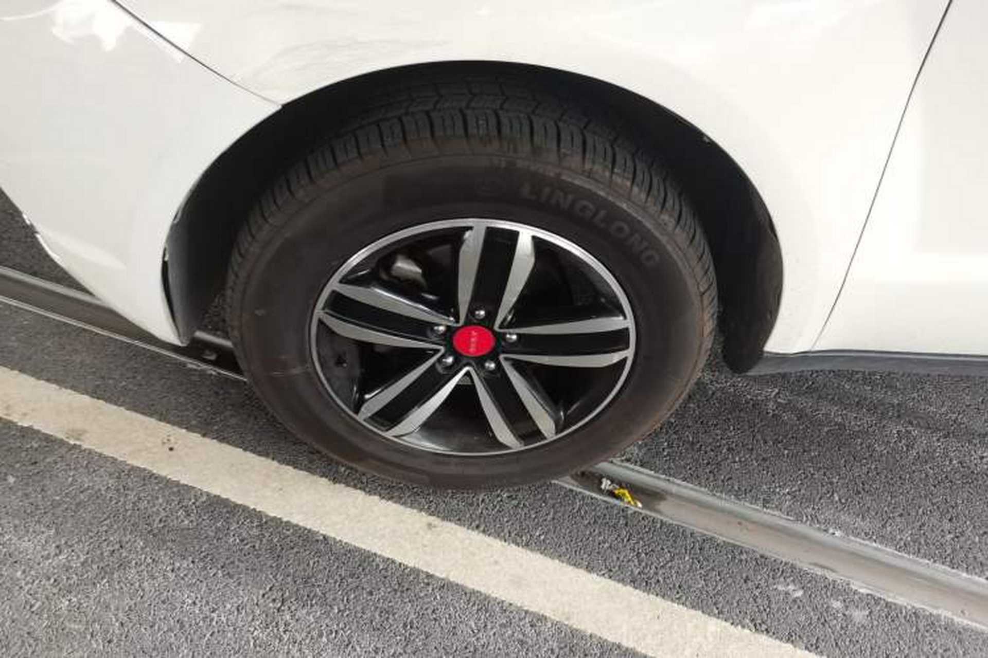 Used Geely Auto GX7 2014 2.0L Automatic Prestige Edition Left Front Wheel Hub