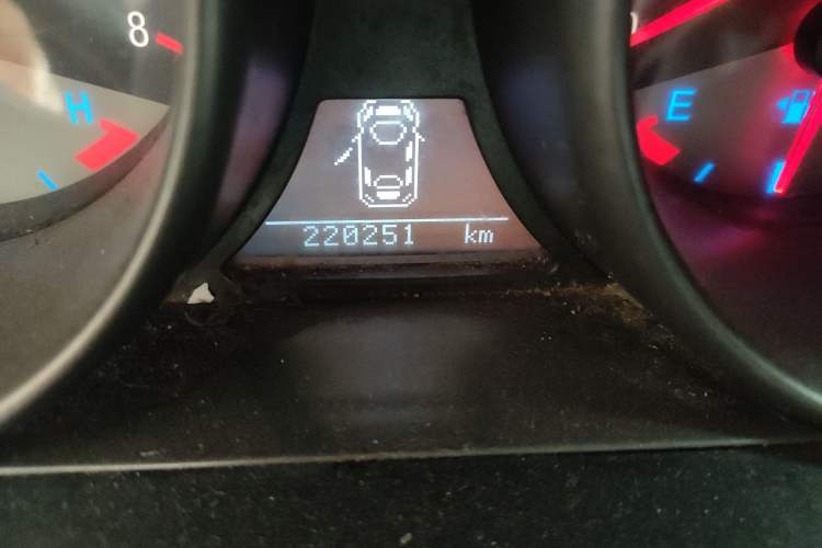 Used Geely Auto GX7 2014 1.8L Manual Value Edition Odometer Close Up