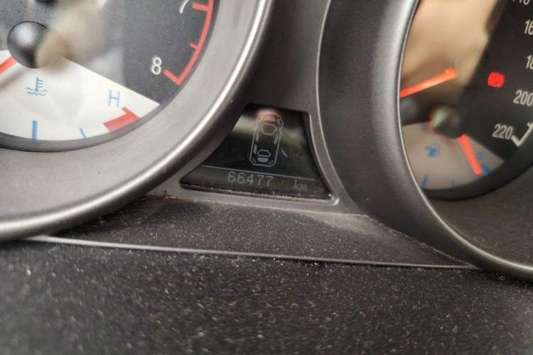 Used Geely Auto GX7 2014 1.8L Manual Value Edition Odometer Close Up