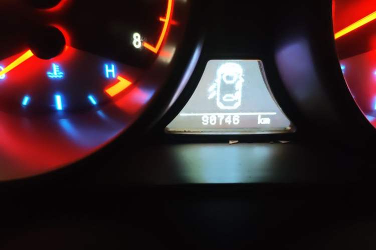 Used Geely Auto GX7 2014 1.8L Manual Value Edition Odometer Close Up