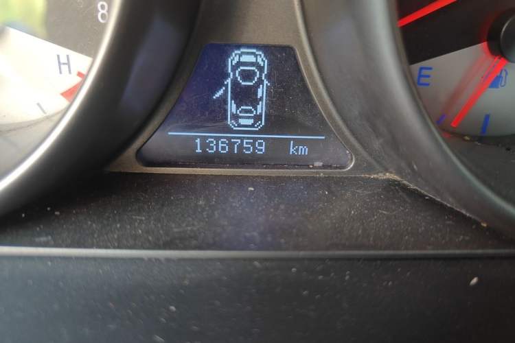 Used Geely Auto GX7 2014 2.4L Automatic Prestige Edition Odometer Close Up