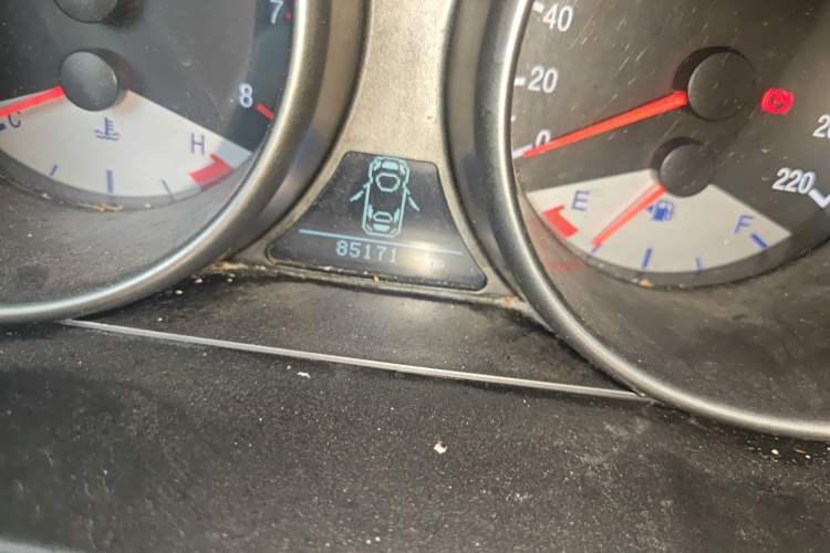 Used Geely Auto GX7 2014 2.0L Automatic Value Edition Odometer Close Up