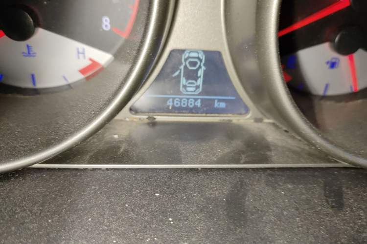 Used Geely Auto GX7 2014 2.0L Automatic Prestige Version China V Standard Odometer Close Up