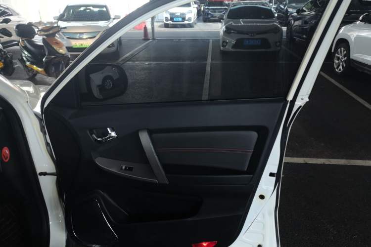 Used Geely Auto GX7 2014 2.0L Automatic Prestige Edition Right Front Door Interior