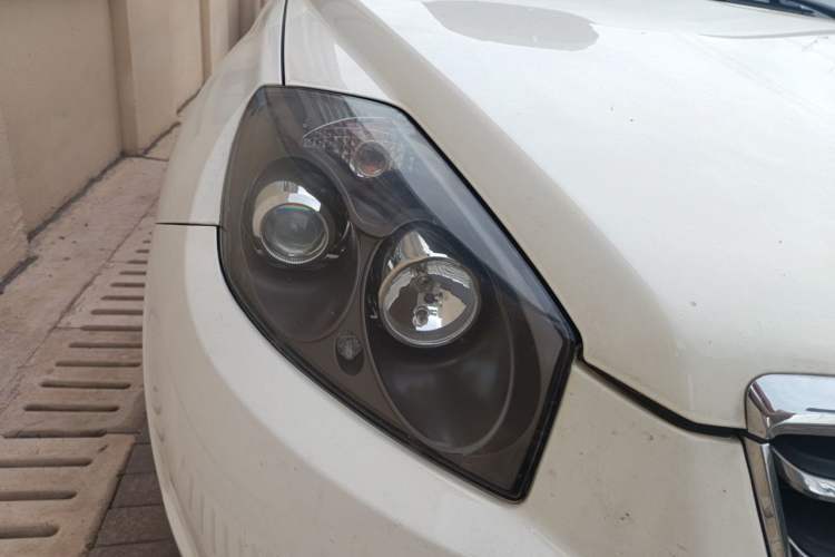 Used Geely Auto GX7 2014 2.0L Automatic Prestige Edition Right Front Headlight