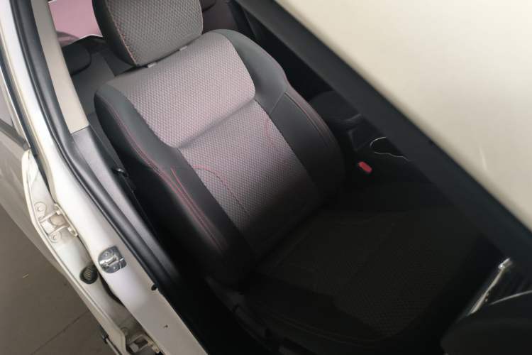 Used Geely Auto GX7 2014 1.8L Manual Value-Added Sunroof Edition Right Front Seat