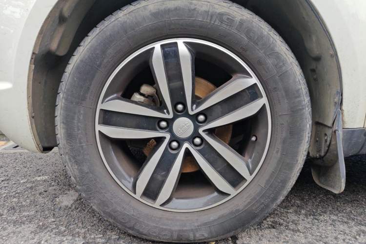 Used Geely Auto GX7 2014 2.0L Automatic Value Edition Right Front Wheel Hub