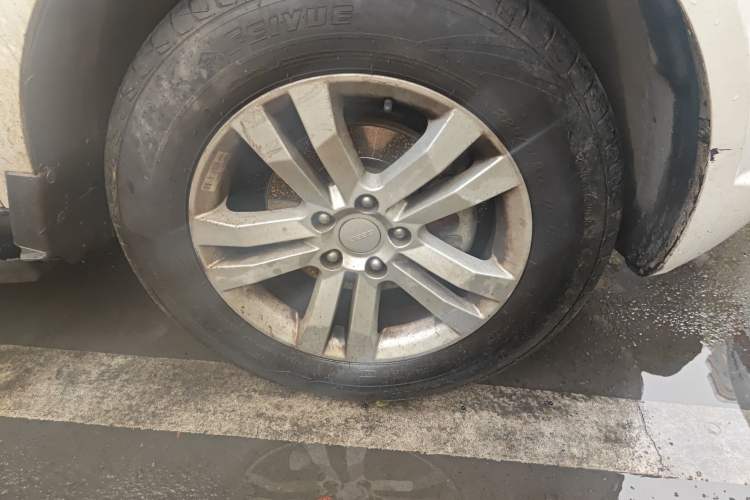 Used Geely Auto GX7 2014 2.0L Automatic Value Edition Right Front Wheel Hub