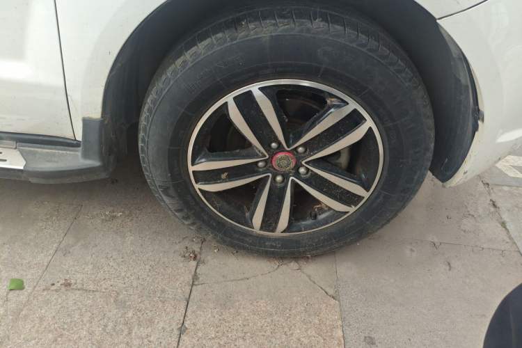 Used Geely Auto GX7 2014 2.0L Automatic Value Edition Right Front Wheel Hub