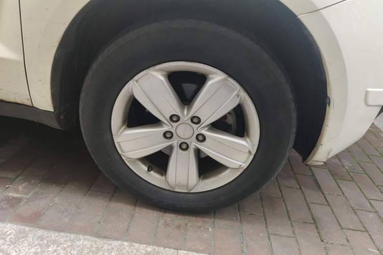 Used Geely Auto GX7 2014 2.0L Manual Luxury Version Right Front Wheel Hub